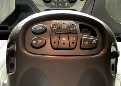 Toyota Sequoia : 2001, 2002, 2003, 2004, 2005 - 2007,  REAR, AC & Heater Control - Image 1 of 4