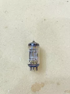 Mazda Belvu 12AU7WA 12AU7 6189 ECC82 Placca Argento Tripla Mica NOS Testata - Foto 1 di 9