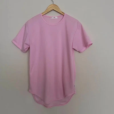 Camisa rosa EPTM dobladillo largo curvo camiseta extendida talla pequeña para hombre Foto 1 de 3