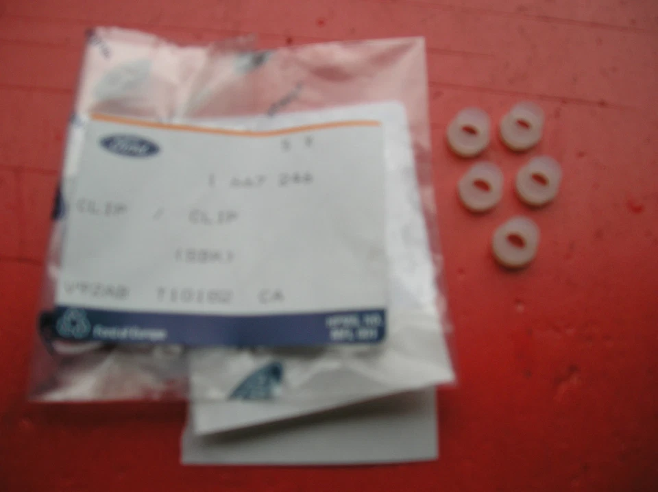 Ford Escort Cosworth NEW, Side Skirt /Body Kit CLIP RETAINER X5  Genuine part  - Image 1 of 1