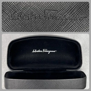 Gafas de sol Salvatore Ferragamo estuche rígido con almeja negro Saffiano 6" x 3” x 3" - Imagen 1 de 12