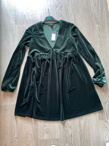 Ladies BNWT Sz 12 Gorgeous Bottle Green Stretch Velvet Empire Waist Dress ❤️ L34 - Picture 1 of 11