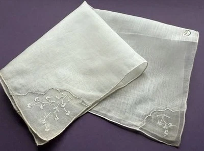 VINTAGE HANKY 1920s EMBROIDERED FLORALS MADEIRA WHITE HAND ROLLED NEW W/ TAG - Image 1 of 4