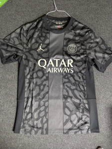 NIKE Paris Saint-Germain Mbappe 7 Jordan 3rd Trikot Third Jersey 2023/2024 Gr. M - Bild 1 von 4