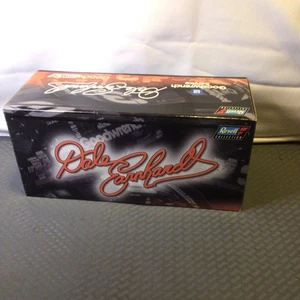 2001 REVELL COLLECTION DALE GAINHARDT DIE CAST CAR 1:18-SCALE, NEW IN THE BOX - Bild 1 von 12