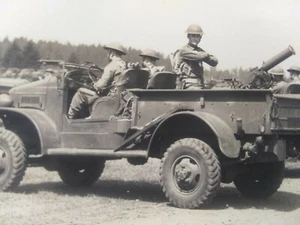 Postal de colección. Reseña - Fort Lewis, Washington. RPPC. Vehículos militares. Pistolas - Imagen 1 de 10