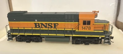 HO Scale Diesel Locomotive BNSF Walthers GP 15 -1 Track Tested.  Works - Image 1 of 4