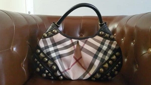 Burberry - Picture 1 of 5