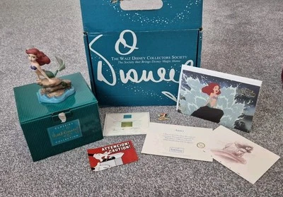 WALT DISNEY COLLECTORS SOCIETY LITTLE MERMAID ARIEL SEASIDE SERENADE ORNAMENTPIN - Image 1 of 4