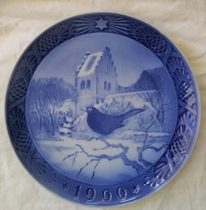 Royal Copenhagen 1966 Kai Lange Christmas Plate Blackbird at Christmas Time - Picture 1 of 2