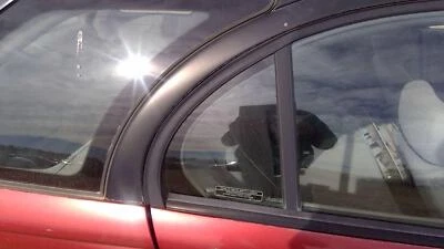 Saturn Sw2 1996-2000 pasajero ventana de ventilación trasera derecha puerta trasera vidrio con marco Foto 1 de 4