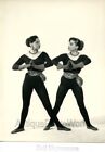Due Donna Ballerini IN Stupefacente Costumi Twins? Divertente Vintage Foto