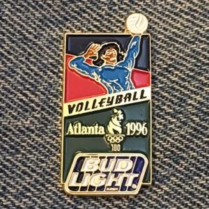Pin Olímpico de Voleibol ~ Patrocinador ~ Bud Light ~ Budweiser ~ 1996 Juegos de Verano de Atlanta - Imagen 1 de 2