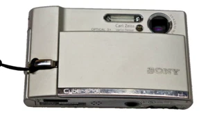 SONY CYBERSHOT-DSC-T30 -7.2 MEGA PIXEL DIGITAL CAMERA -SILVER - Picture 1 of 7