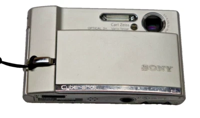 SONY CYBERSHOT-DSC-T30 -7.2 MEGA PIXEL DIGITAL CAMERA -SILVER - Image 1 of 4