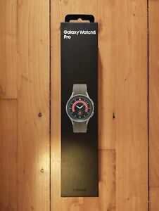 Samsung Galaxy Watch 5 Watch5 Pro 45mm Gris Titanium SM-R920 WIFI BT GPS / NEUF