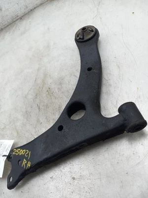 04-09 BRAZO DE CONTROL INFERIOR DERECHO PASAJERO DELANTERO TOYOTA PRIUS Foto 1 de 4