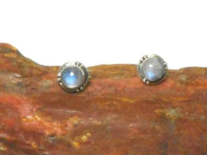 Orecchini a perno tondi PIETRA DI LUNA in argento sterling 925 con pietre preziose - 5 mm - Foto 1 di 6