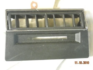 DASH VENT REAR PASSENGER SIDE OEM MERCEDES BENZ 380SEC 1983 126 830 00 13 - Picture 1 of 1