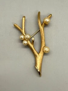 Vintage Crown Trifari Brooch/Pin Faux Pearl Tree Branch Brushed Gold Tone - Picture 1 of 11