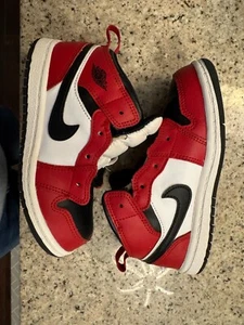 Nike Air Jordan 1 Mid Chicago Boys Size 10C Athletic Shoes Sneakers 640735-069 - Picture 1 of 6