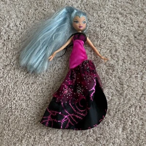 Mattel Winx Club Hexenschule Icy Trix Puppe blaue Haare selten ausgemustert OHNE Schuhe - Bild 1 von 9