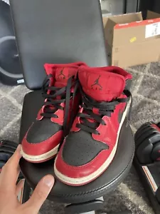 Nike Air Jordan 1 mid GS 6.5y - Picture 1 of 8