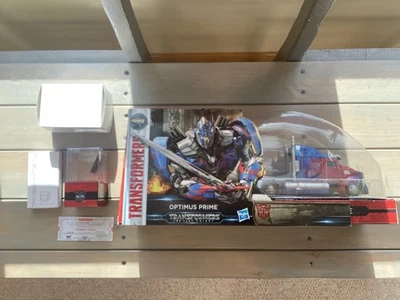 TRANSFORMERS THE LAST KNIGHT OPTIMUS PRIME *SDCC LIMITED EXCLUSIVE W/ TIRE PIECE - Image 1 of 4