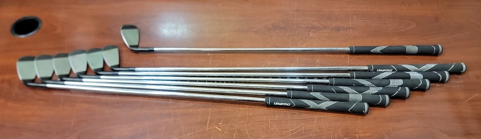 Bombtech 4.0 黑色 4-PW 铁杆套装  — 第 1/4 张图片