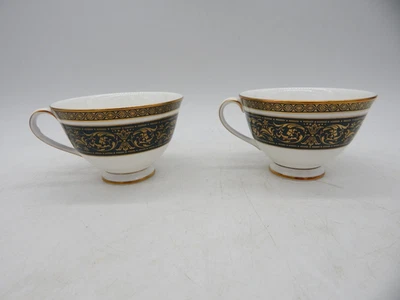 Pair of Royal Doulton Vanborough Green & Gold Footed Teacups H4992 England - Image 1 of 4