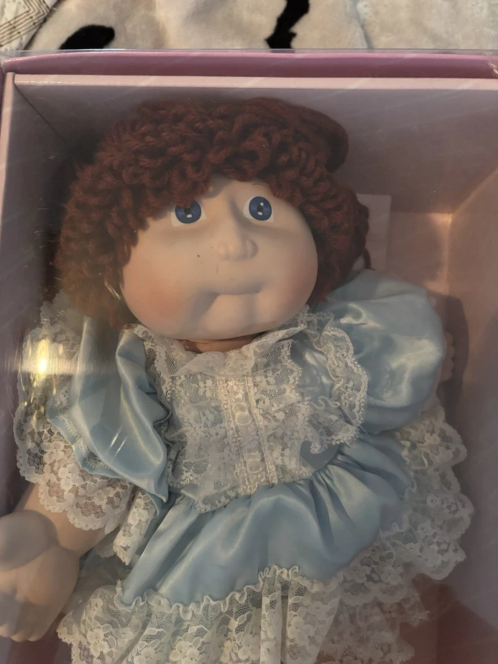 Muñeca Cabbage Patch Kids Porcelana Edición Especial, Firmada.  Nuevo en caja original Foto 1 de 4