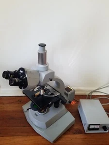 Zeiss Microscopio trinoculare verticale standard con casa lampada completa - Foto 1 di 6