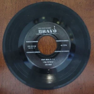 HEART BREAK U.S.A  I FALL TO PIECES / COUNTRY MUSIC TIME VINYL 45 BRAVO VG 3-96 - Picture 1 of 2