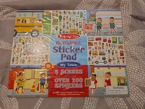 Nueva almohadilla adhesiva reutilizable Melissa & Doug: My Town - 200+ pegatinas y 5 escenas - Imagen 1 de 2