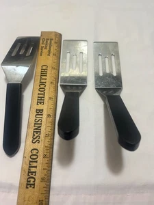 Menge 3 PAMPERED CHEF 8" Edelstahl mit schwarzem Griff Schlitz Spatel Wender Servierer - Bild 1 von 3