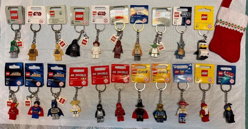 Llaveros Lego, retirados NUEVOS - Tú eliges. Con soporte para medias. Star Wars, Santa Foto 1 de 1