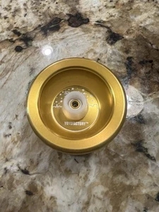 YoYoFactory Skyline 2009 Christmas Edition In Gold Yo-yo - Picture 1 of 4