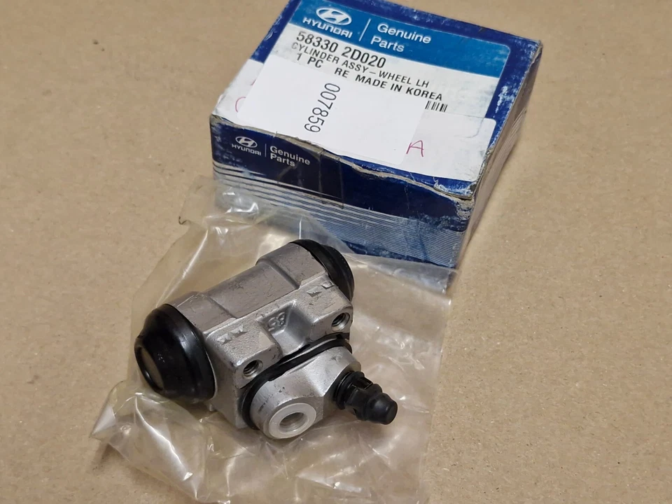 Hyundai Matrix FC Accent Mk2 Rear Wheel Cylinder Left 583302D020 Genuine NEW OEM - Image 1 of 4