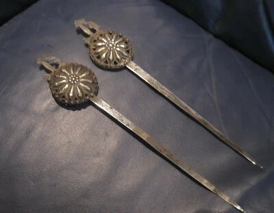 XIX secolo. Spilloni per capelli in argento  Abruzzo. Rari. cm 29. Bollati. - Immagine 1 di 4