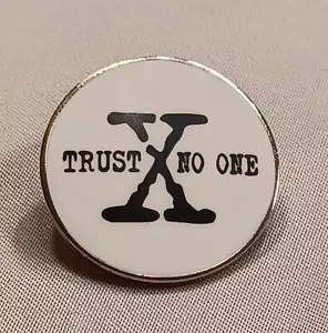Pin redondo de metal esmaltado Trust No One (The X-Files) de 1". Nuevo - Imagen 1 de 4