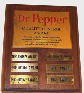 ¡PLACA DE MADERA VINTAGE AÑOS 60-70 'PREMIO CONTROL DE CALIDAD DR PEPPER'! PLANTA EMBOTELLADORA! - Imagen 1 de 12