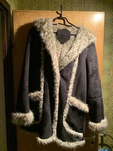 Velourledermantel schwarz mit Pelzinnenfutter Größe 38 - Bild 1 von 2