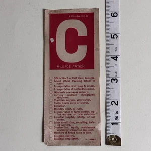 Tarjeta adhesiva de ración de kilometraje de colección 1942 Segunda Guerra Mundial ahorrar neumáticos frente doméstico - Imagen 1 de 7