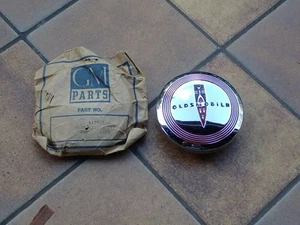 1941 Oldsmobile horn button, NOS! cap - Picture 1 of 10