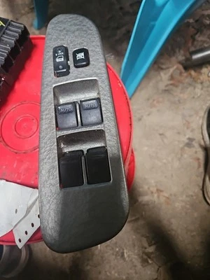 Выключатель дверного окна WVE 1S13445 подходит для Toyota Sequoia 2006 года выпуска - Изображение 1 из 3