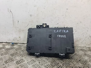 Caja relé fusibles Vauxhall Zafira B 1,7 L diésel CDTi A17DTJ manual 13220829M 06-11 - Imagen 1 de 10