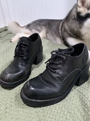 Lindos zapatos negros Foto 1 de 4