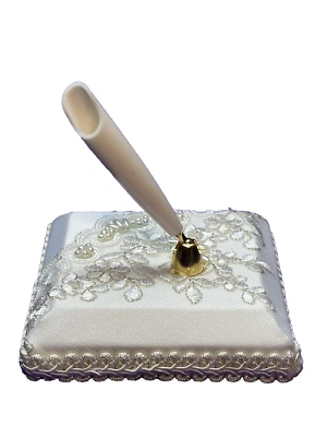 Soporte para bolígrafo de boda - Marfil bordado floral con perlas elegante decoración de ceremonia Foto 1 de 4