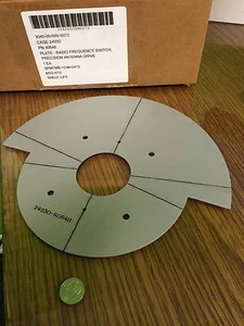 Radar radio frequency switch retaining shaft plate 3040-00-099-0072 - Picture 1 of 1