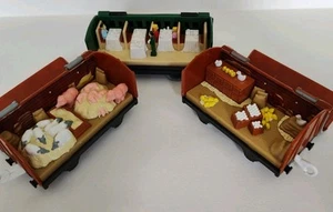 3 Autos Gullane Thomas & seine Freunde Speisewagen & TIERE: Henne & Küken Schwein & Schaf - Bild 1 von 10